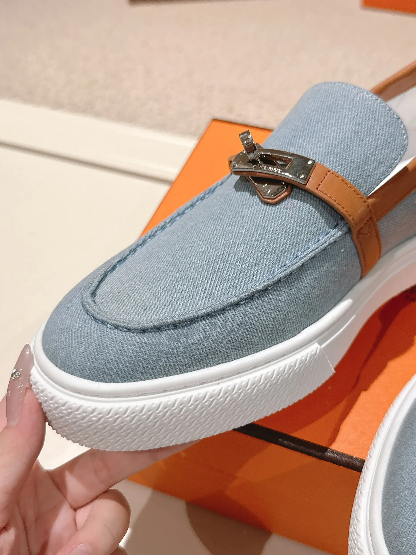 Men's shoes 💰640💰 Hermes# New Kelly buckle thick-soled loafers. Upper: cowhide/suede material. Lining: sheepskin lining. Outsole: exclusive molded outsole. Size: women's size 35-40, men's size 39-45 (female 41/male 46 customized, non-refundable)